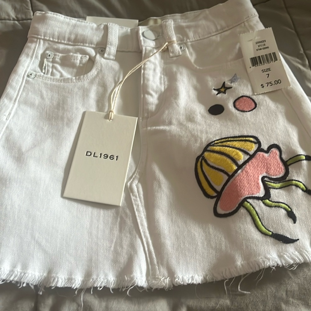White denim skirt with embroidery.DL1961 Brand. NWT! Size 7 Girls very stylish!